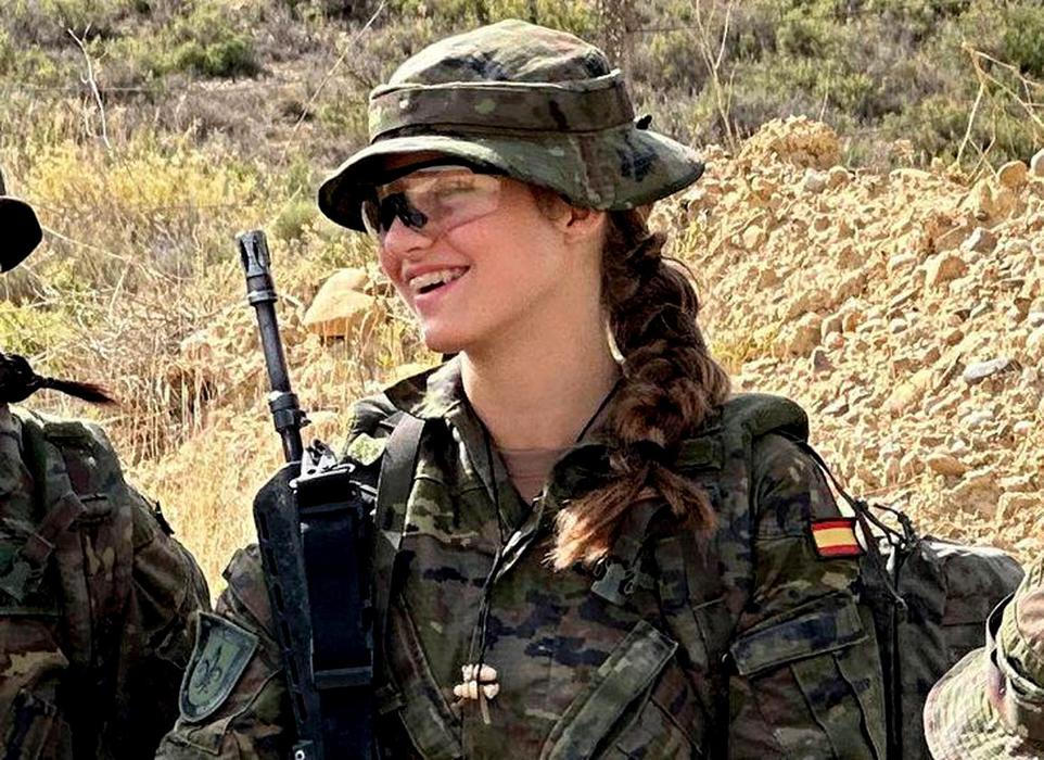 Princezny na cvičáku: Stíhačky, dril a vojenská služba budoucích panovnic