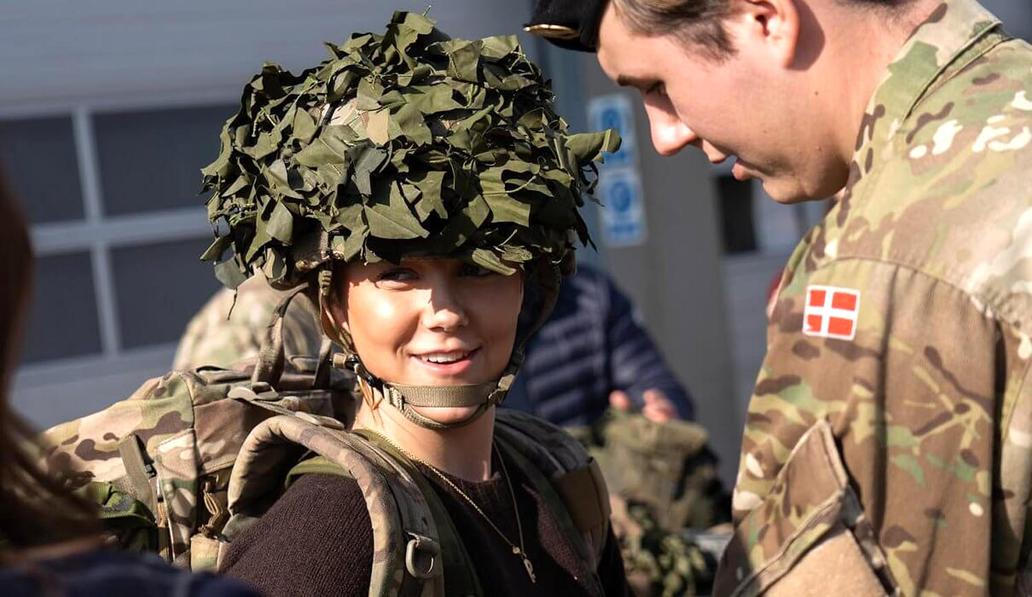 Princezny na cvičáku: Stíhačky, dril a vojenská služba budoucích panovnic