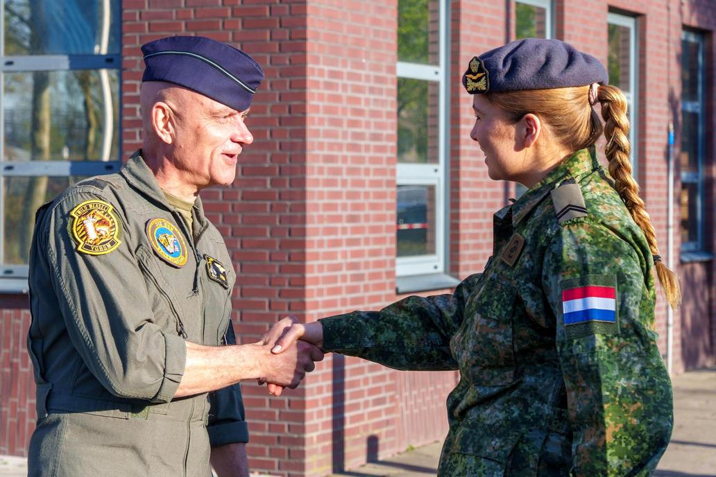 Princezny na cvičáku: Stíhačky, dril a vojenská služba budoucích panovnic