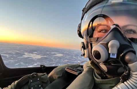 Princezny na cvičáku: Stíhačky, dril a vojenská služba budoucích panovnic