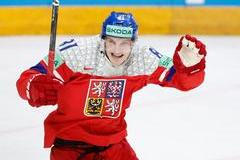 Dominik Kubalík slaví během semifinále MS 2024 Česko - Švédsko