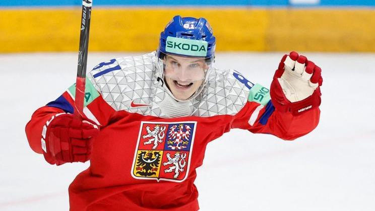 Dominik Kubalík slaví během semifinále MS 2024 Česko - Švédsko