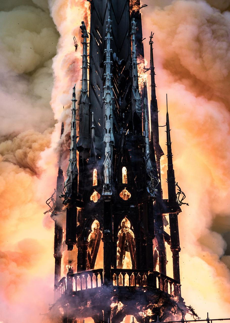 Požár katedrály Notre-Dame sledoval celý svět v přímém přenosu.