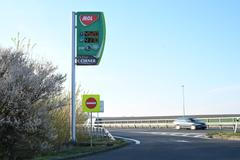 čerpací stanice MOL, benzinová pumpa, cenový sloup, totem, benzin, nafta, ceník, ceny, dálnice D35