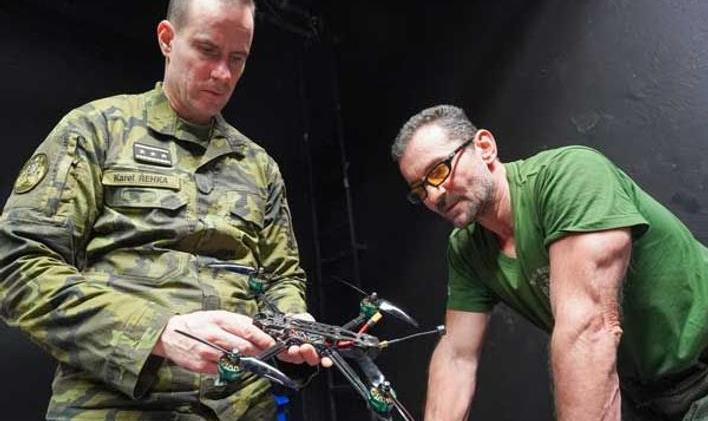 Ondřej Vetchý propaguje sbírku na drony Nemesis (leden 2024)