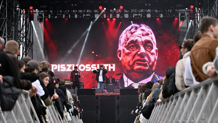 Protestní koncert proti vládě Viktora Orbána. Foto z 10. dubna 2026.