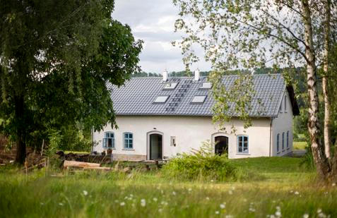 V srdci Českého ráje, nedaleko obce Tuhaň, stojí bývalý zájezdní hostinec z 19. století, který dnes nese jméno Kavárna Na Klepanci.