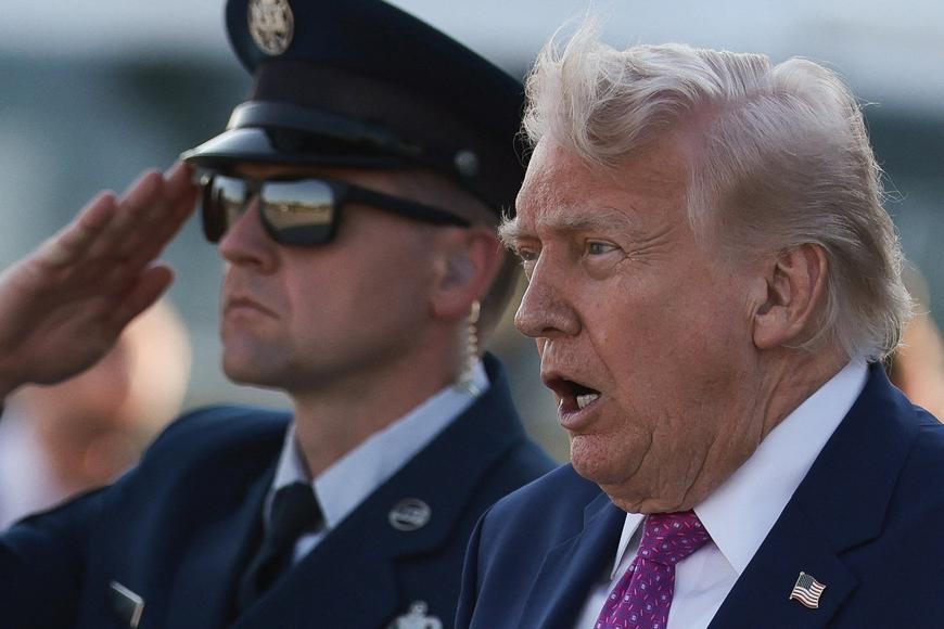 Sami nebo bez nich, ale Hormuz otevřeme, vzkázal Trump Teheránu Sami nebo bez nich, ale Hormuz otevřeme, vzkázal Trump Teheránu