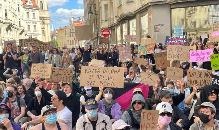 Tato skupina bránila letos v dubnu účastníkům Pochodu pro život v cestě do centra Prahy. Někteří účastníci žalují policii, že byla vůči protestujícím benevolentní.