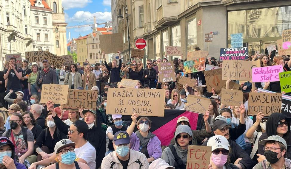 Tato skupina bránila letos v dubnu účastníkům Pochodu pro život v cestě do centra Prahy. Někteří účastníci žalují policii, že byla vůči protestujícím benevolentní.