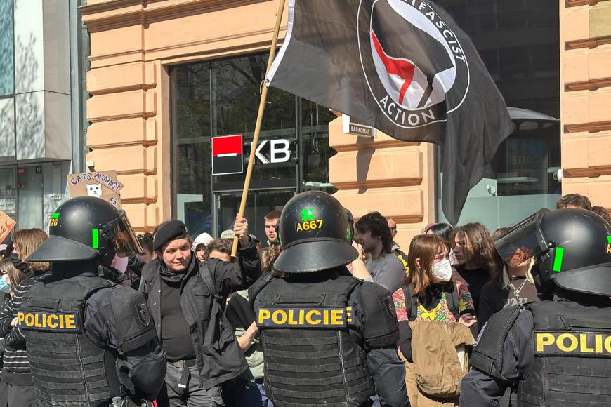 Policie ve střehu. V centru Prahy se střetli odpůrci a příznivci potratů