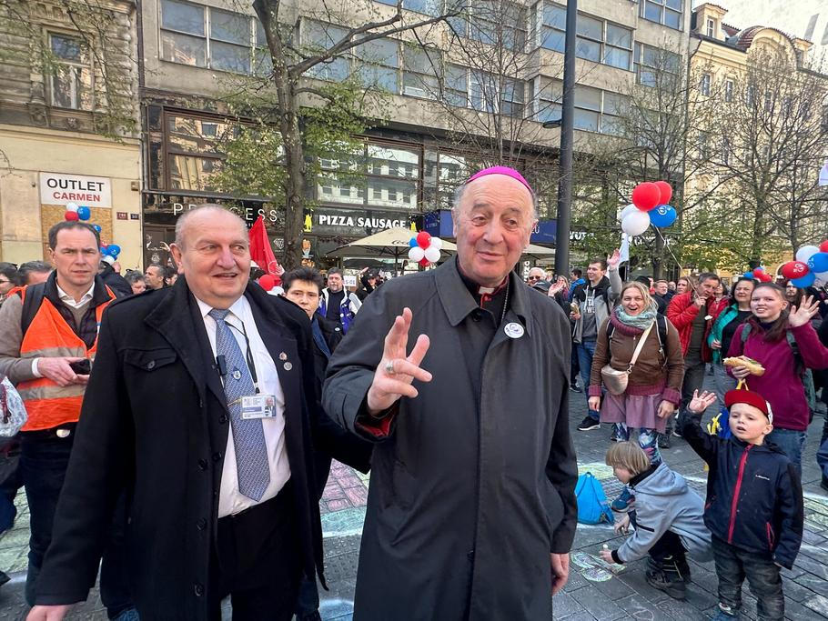 Programu účastníků Pochodu pro život se účastnil pražský arcibiskup Jan Graubner