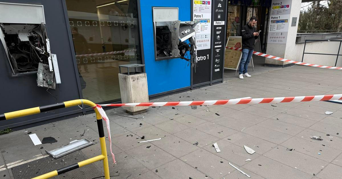 Policisté zadrželi čtyři podezřelé z odpálení a vykradení bankomatů v Praze