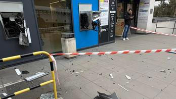 Podobný incident řešili kriminalisté v hlavním městě o Velikonocích, kdy pachatelé s použitím pyrotechniky poškodili dva bankomaty u obchodního centra v Opatovské ulici. (Na snímku)