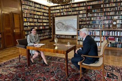 Snímek z armádního podcastu Kamufláž s Petrem Pavlem, které politici nedovolili armádě odvysílat.