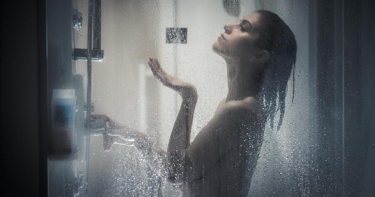 Žena ve sprše