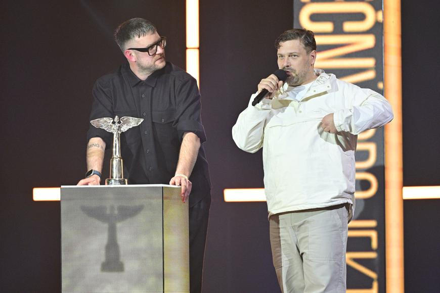 „Náš kámoš Oto je v kanceláři víc, než by měl.“ Ceny Anděl ovládly politické apely