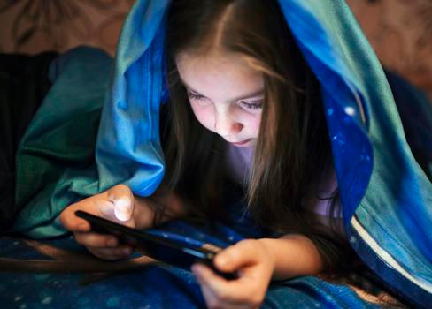 „V Česku je největší hrozbou sexuální zneužívání dětí. Pachatelé často k seznámení využívají online her, případně různých komunikačních platforem,“ říká krizový psycholog Štěpán Vymětal.