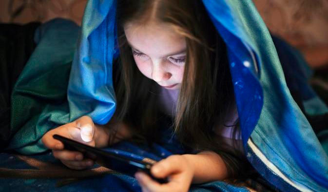 „V Česku je největší hrozbou sexuální zneužívání dětí. Pachatelé často k seznámení využívají online her, případně různých komunikačních platforem,“ říká krizový psycholog Štěpán Vymětal.