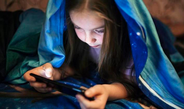 „V Česku je největší hrozbou sexuální zneužívání dětí. Pachatelé často k seznámení využívají online her, případně různých komunikačních platforem,“ říká krizový psycholog Štěpán Vymětal.