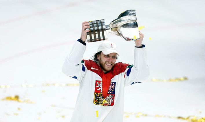 Před dvěma lety slavil doma hokejové zlato, teď zve David Pastrňák na MS v hokejbalu.