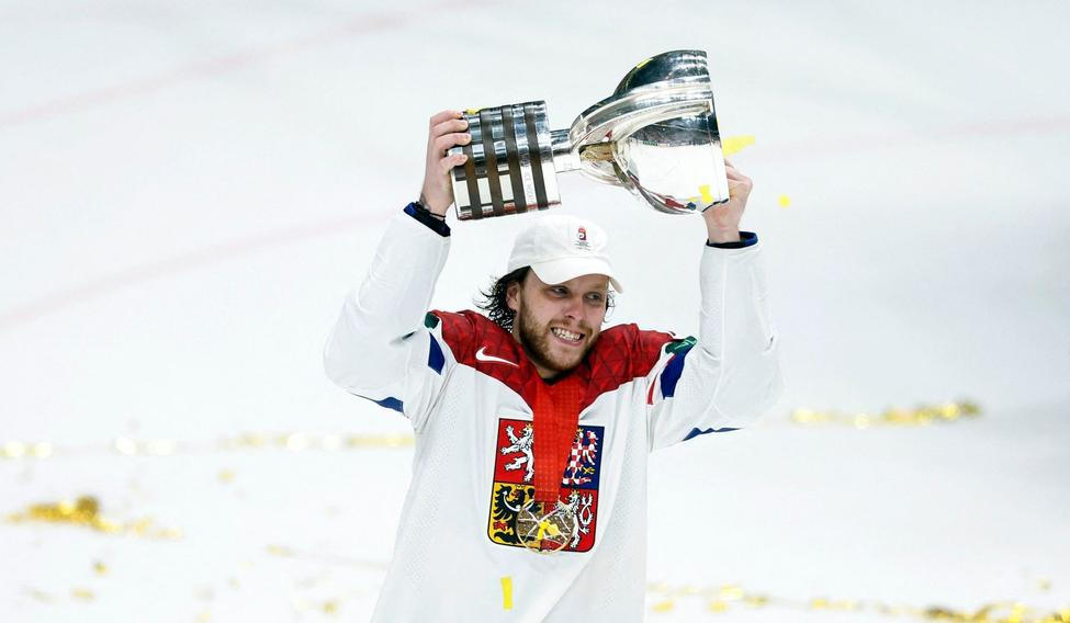 Před dvěma lety slavil doma hokejové zlato, teď zve David Pastrňák na MS v hokejbalu.