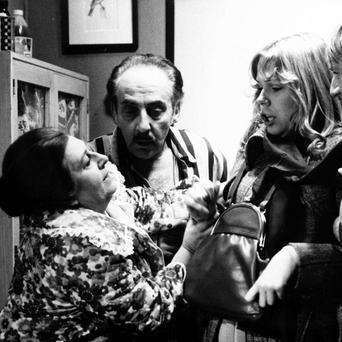 Stella Zázvorková, Miloš Kopecký, Dagmar Havlová, Luděk Sobota ve snímku Zítra to roztočíme, drahoušku...!