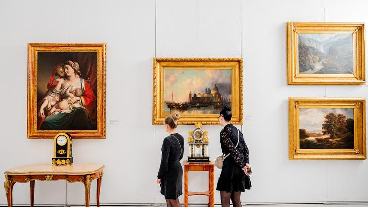 Částečně prodejní výstava Masterpieces Prague představuje výběr výjimečných uměleckých děl, starožitností a sběratelských artefaktů ze soukromých sbírek. Probíhá v pražském Mánesu do 28.dubna 2026.