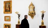 Částečně prodejní výstava Masterpieces Prague představuje výběr výjimečných uměleckých děl, starožitností a sběratelských artefaktů ze soukromých sbírek. Probíhá v pražském Mánesu do 28. dubna 2026.