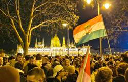 Budapešť v noci po volbách: Jedni slaví, druzí ztichli