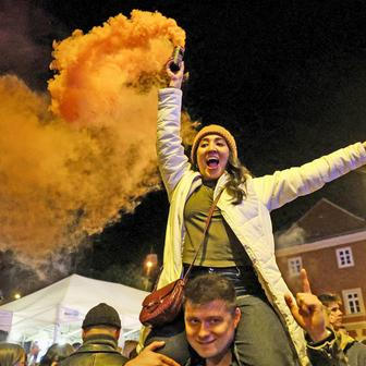 Budapešť v noci po volbách: Jedni slaví, druzí ztichli