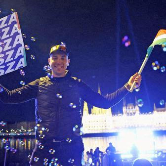 Budapešť v noci po volbách: Jedni slaví, druzí ztichli