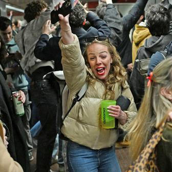 Budapešť v noci po volbách: Jedni slaví, druzí ztichli