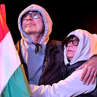 Budapešť v noci po volbách: Jedni slaví, druzí ztichli