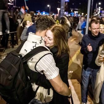 Budapešť v noci po volbách: Jedni slaví, druzí ztichli