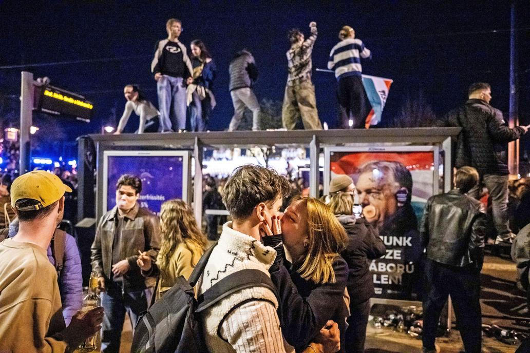Budapešť v noci po volbách: Jedni slaví, druzí ztichli