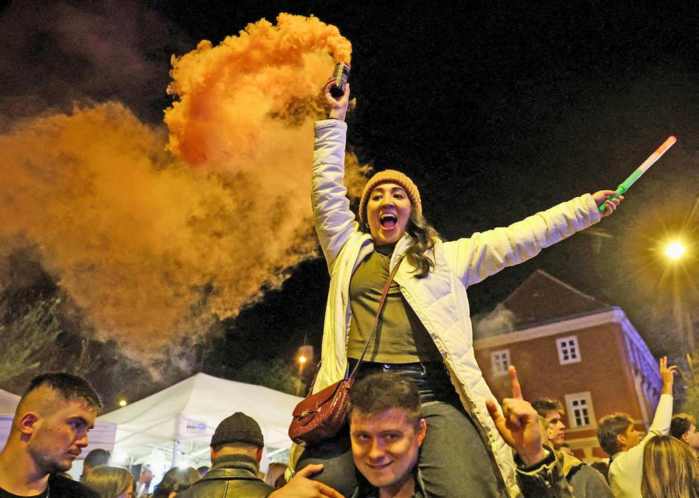 Budapešť v noci po volbách: Jedni slaví, druzí ztichli