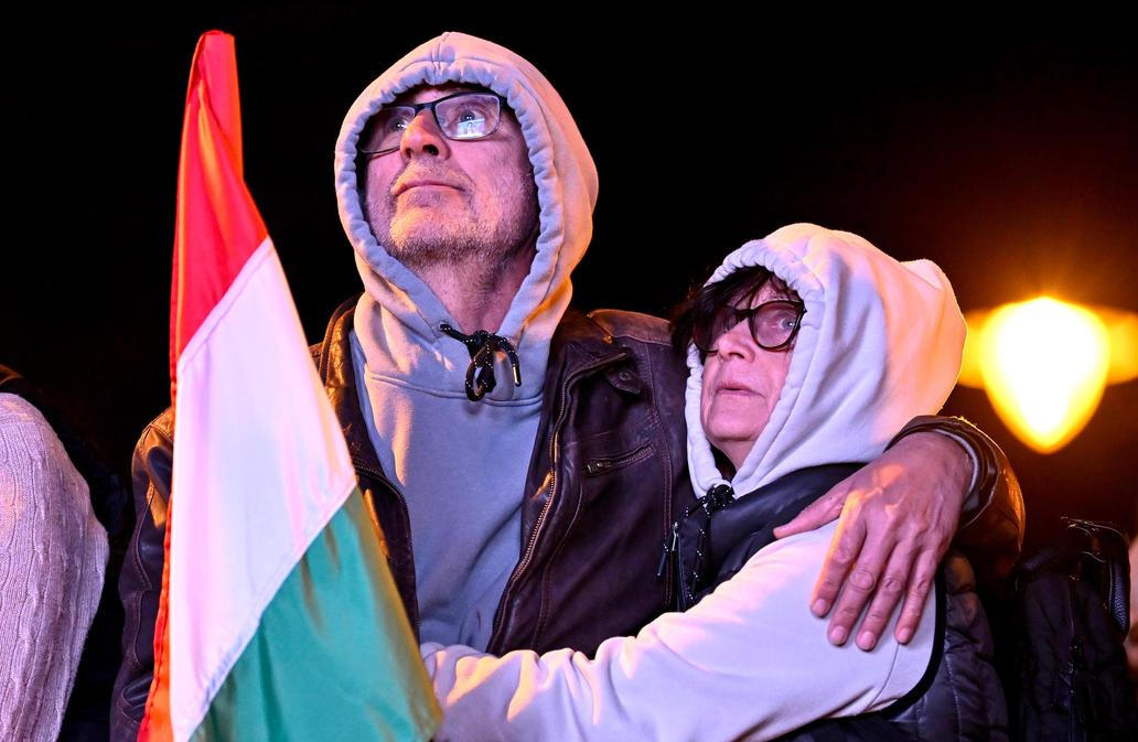 Budapešť v noci po volbách: Jedni slaví, druzí ztichli