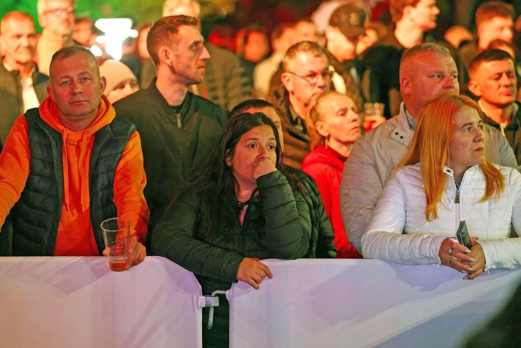 Budapešť v noci po volbách: Jedni slaví, druzí ztichli