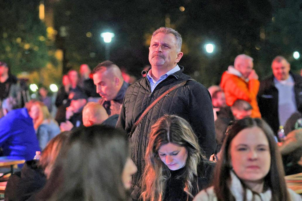 Budapešť v noci po volbách: Jedni slaví, druzí ztichli