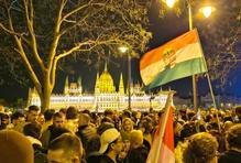 Budapešť v noci po volbách: Jedni slaví, druzí ztichli