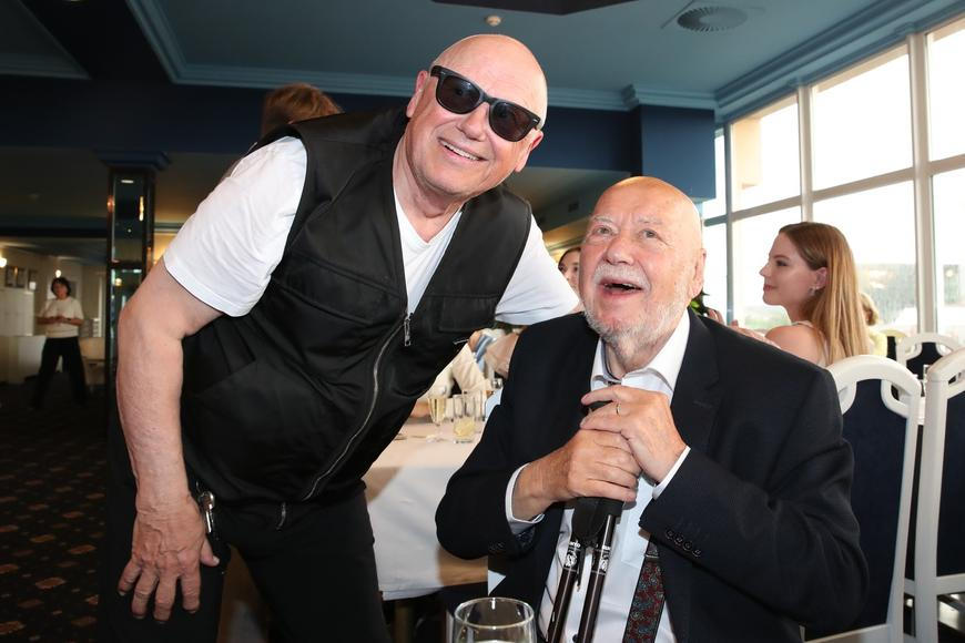 „Nesmírně vtipný a plný mladistvé energie“. Kolegové vzpomínají na zesnulého Hybše