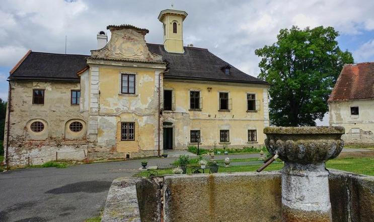 Zámek Nemilkov znovu získal svou původní podobu.