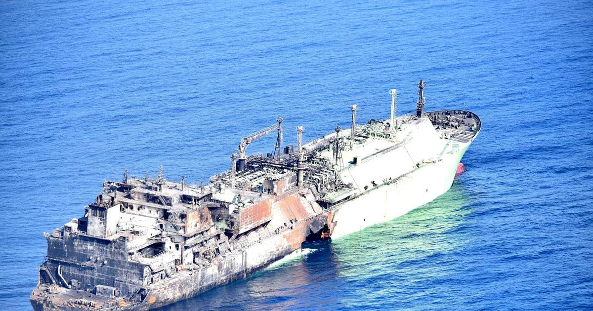 Útok na ruský stínový tanker ukazuje na „tajnou“ dohodu. Opuštěná loď může způsobit katastrofu