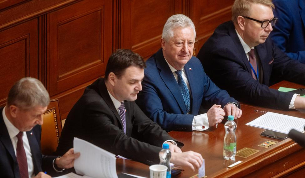 Jaromír Zůna (třetí zleva) je v současné vládě Andreje Babiše jedním z ministrů, jejichž pozice je velmi slabá. Potíže musí řešit hned od prvních dnů ve funkci. Teď je ve středu pozornosti opět kvůli nepovolení vydat rozhovor s Petrem Pavlem.