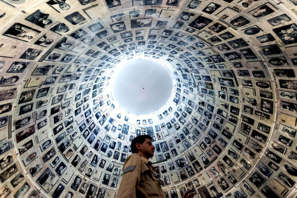 Sirény, ticho a silná slova: Macinka v Izraeli během Dne holokaustu