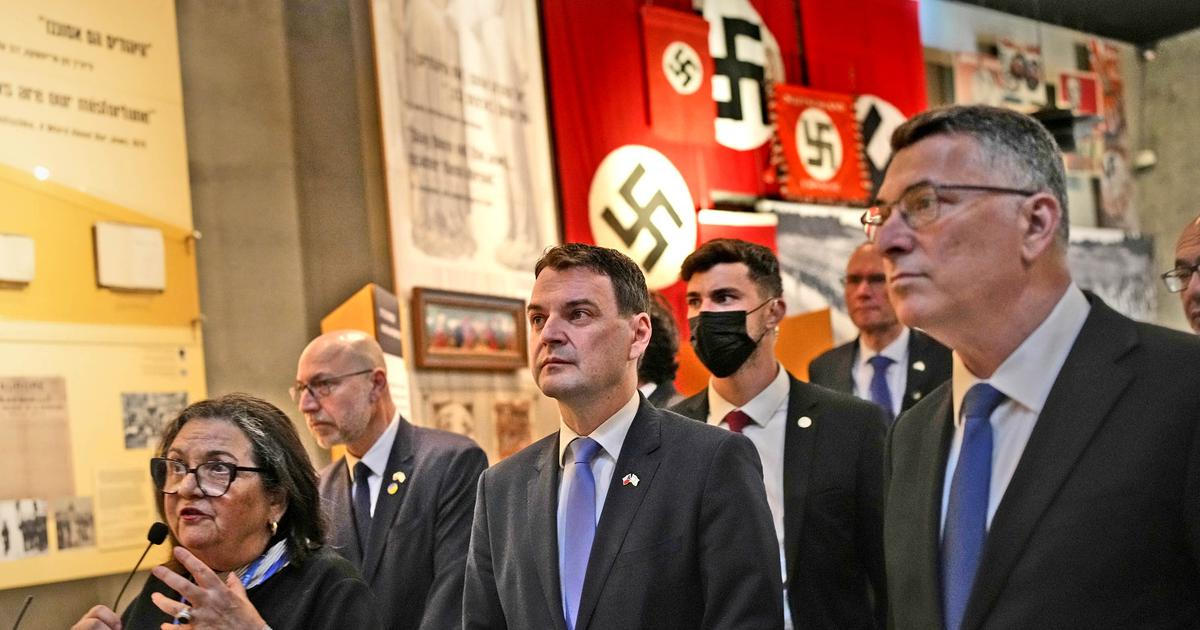 Sirény, ticho a silná slova: Macinka navštívil Izrael během Dne holokaustu