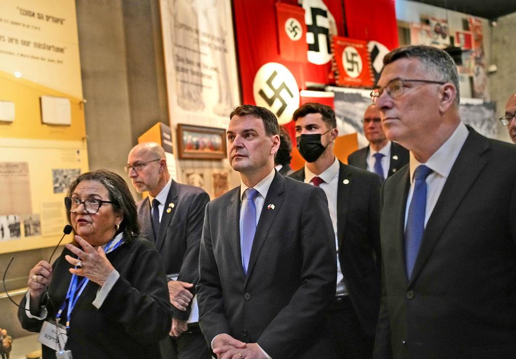 Sirény, ticho a silná slova: Macinka v Izraeli během Dne holokaustu