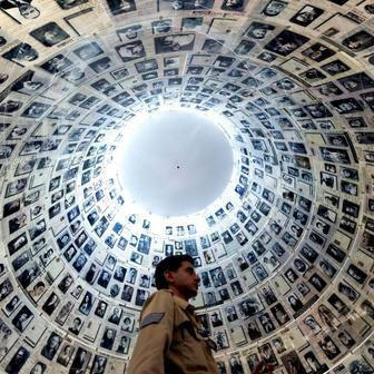 Sirény, ticho a silná slova: Macinka v Izraeli během Dne holokaustu