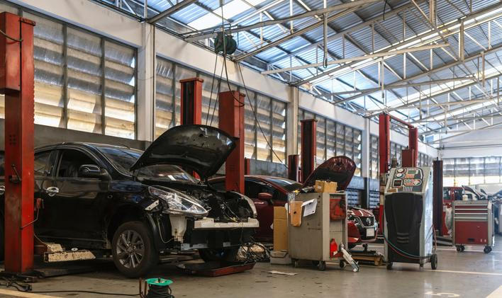 Car,Repair,In,Garage,Service,Station,With,Soft-focus,And,Over